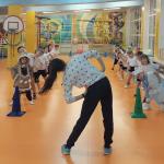 Юко в гостях у детей